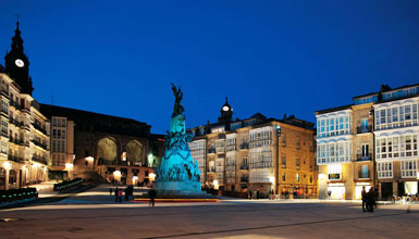 Andra Mari Zuriaren plaza